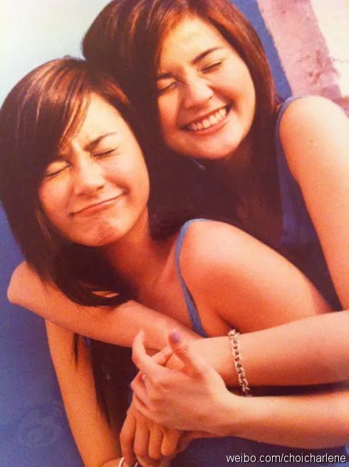 Twins组合香港开唱，阿娇阿Sa泪洒红馆，出道22年仍受粉丝追捧_腾讯新闻