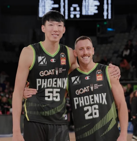 新疆男篮冲冠大手笔周琦前队友克里克抵达将成赛季第6位外援