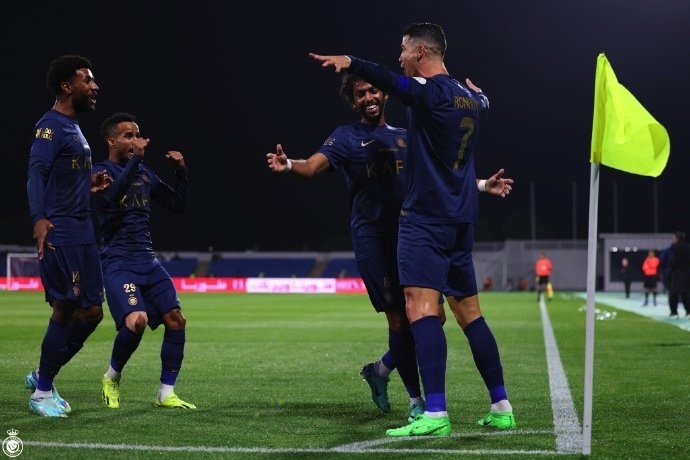 天神下凡39岁c罗连场戴帽任意球双响写意吊射独造5球获10分