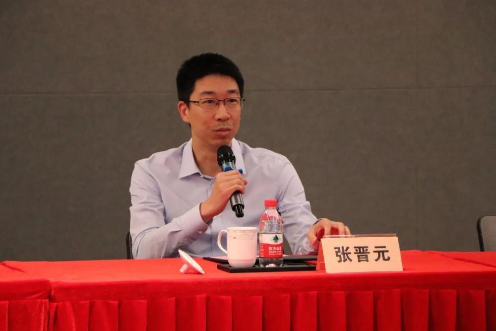 金地集团助理总裁,金地商置高级副总裁张晋元表示:在产业上,我们进行