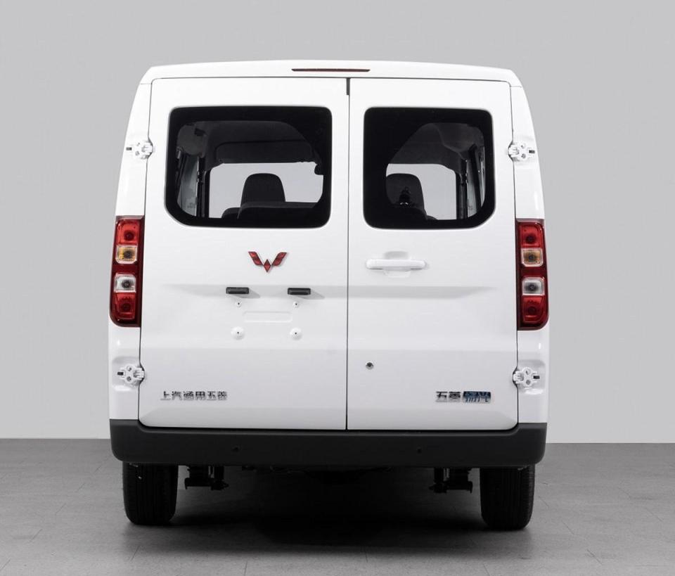 38万!五菱纯电mpv上线,配6座,纯电续航300km