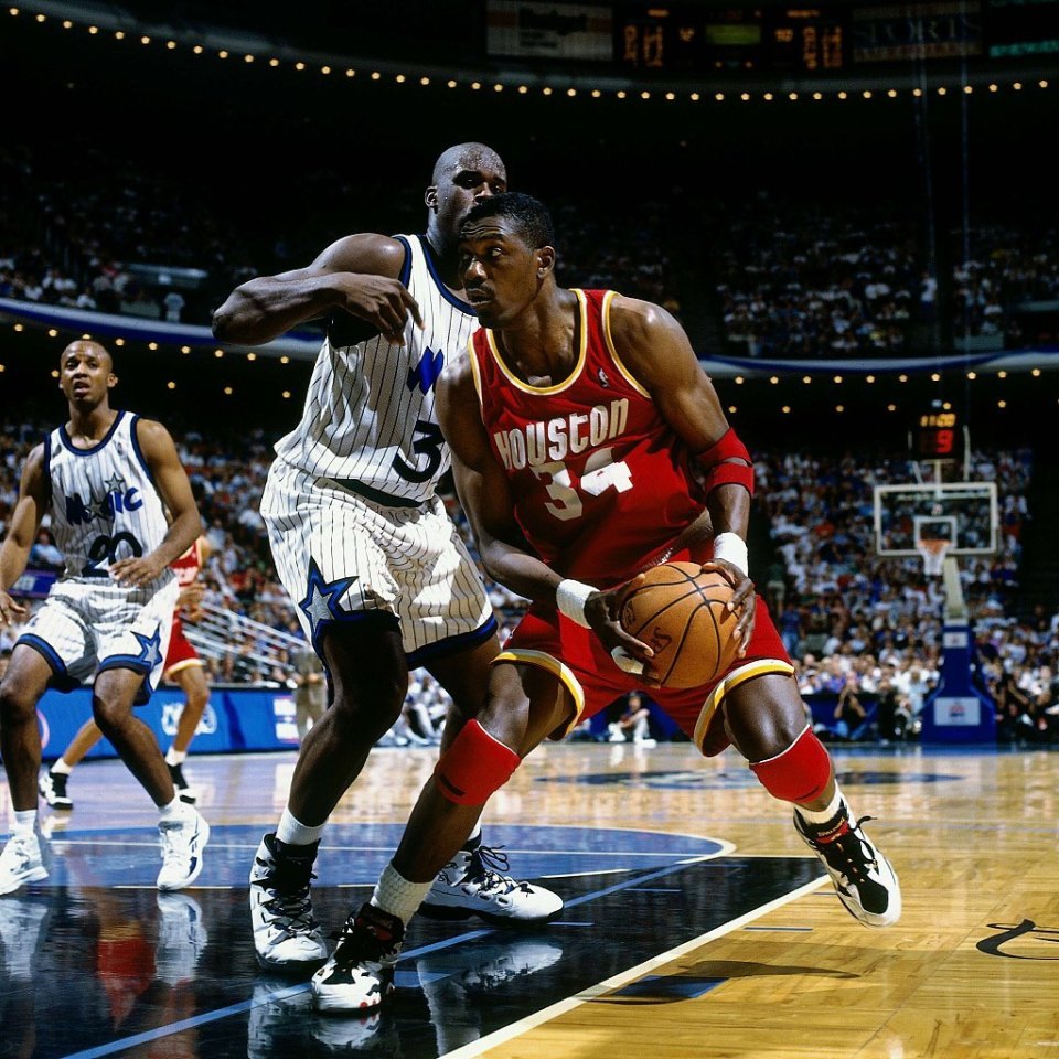 莫宁表示:"奥拉朱旺,贾巴尔,比尔-拉塞尔,然后是沙克.