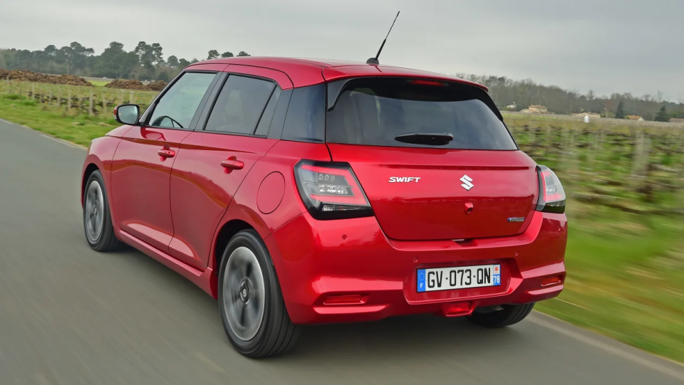 整体设计更加时尚运动,全新铃木swift实车图发布_腾讯新闻