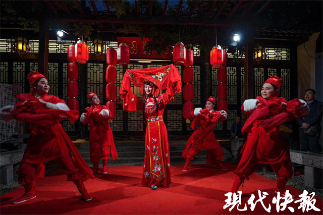 沉浸式参与王府婚礼，南京夜瞻园全新升级剧目来了_腾讯新闻