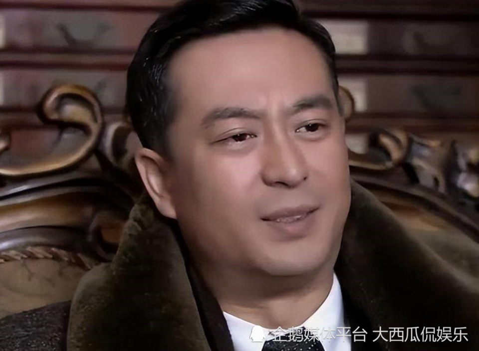 接二连三出演《悬崖》,《心术》等爆款剧,张嘉译的名气一路高涨