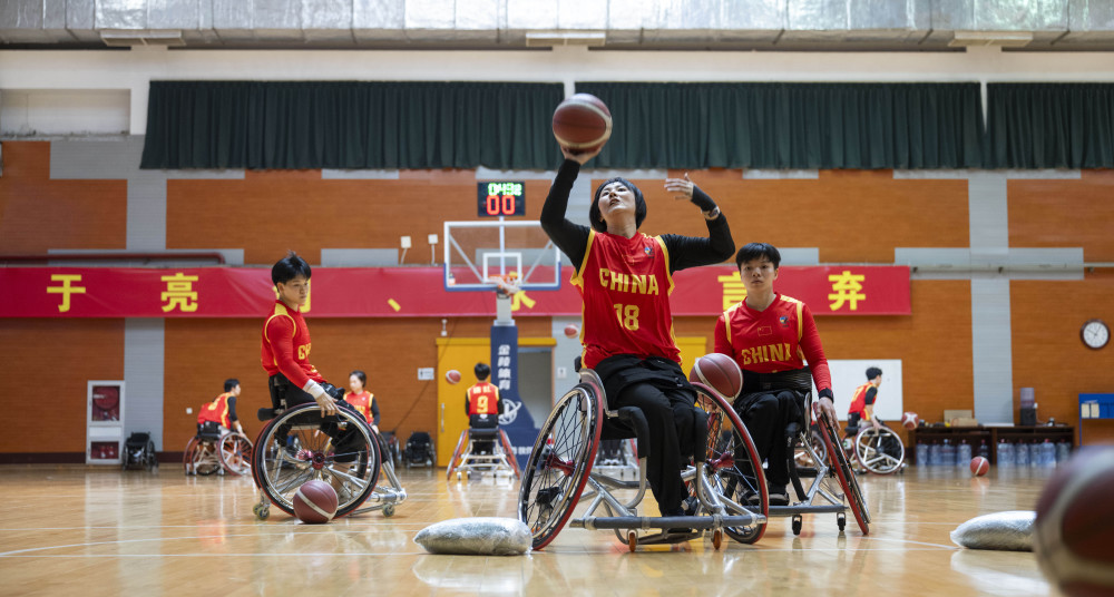 中国残疾人运动员积极备战巴黎残奥会