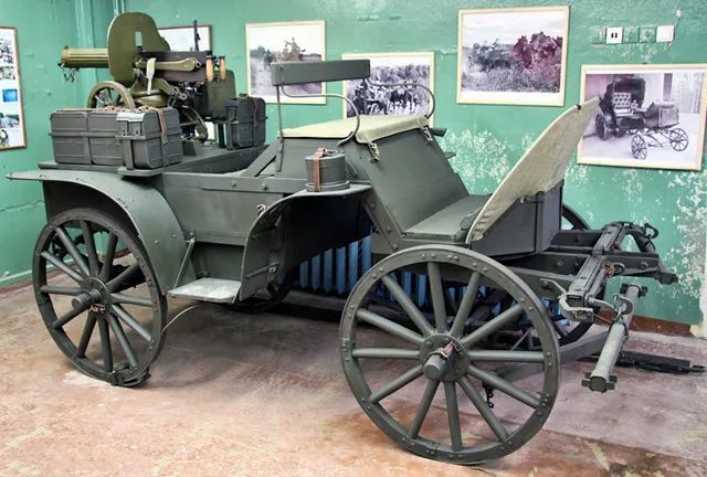 4匹马拉着重机枪横扫战场一战另类的机枪车