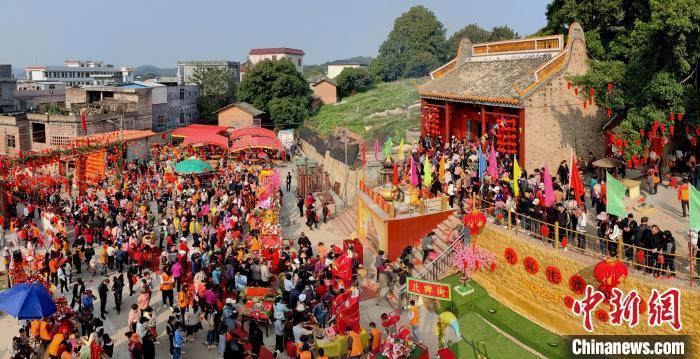 广西兴业县传统民俗寒山诞热闹上演