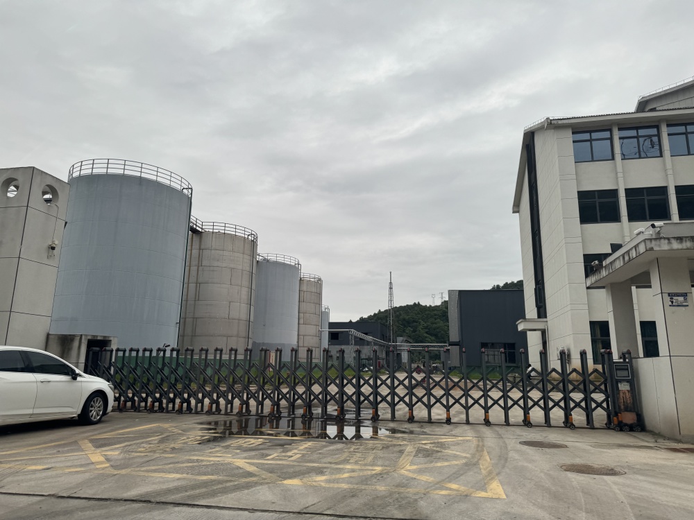 福建日汇鑫油脂公司疑雨夜偷排刺鼻污水,被省环境执法