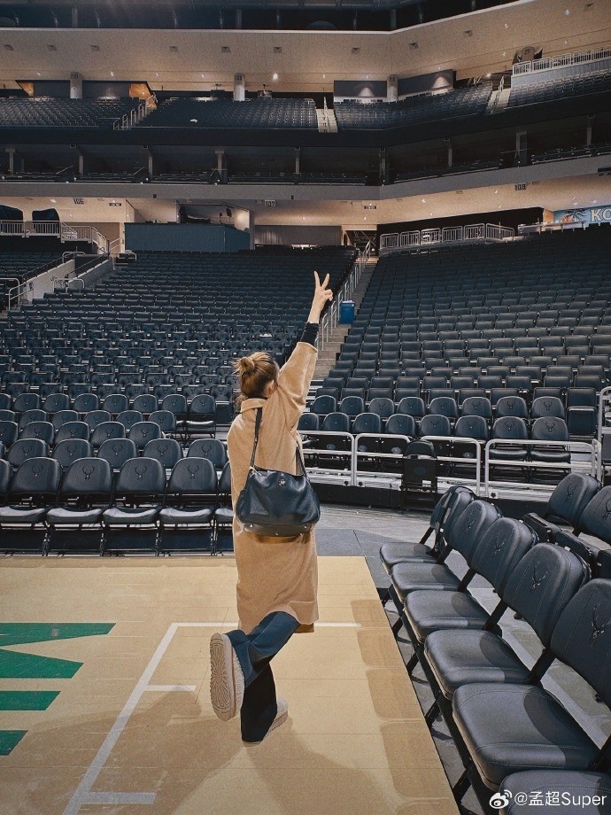 美女记者孟超晒采访字母哥照:他直言每年夏天都要来中国_腾讯新闻