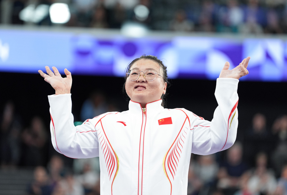 举重——韩淼雨夺得女子79公斤级冠军