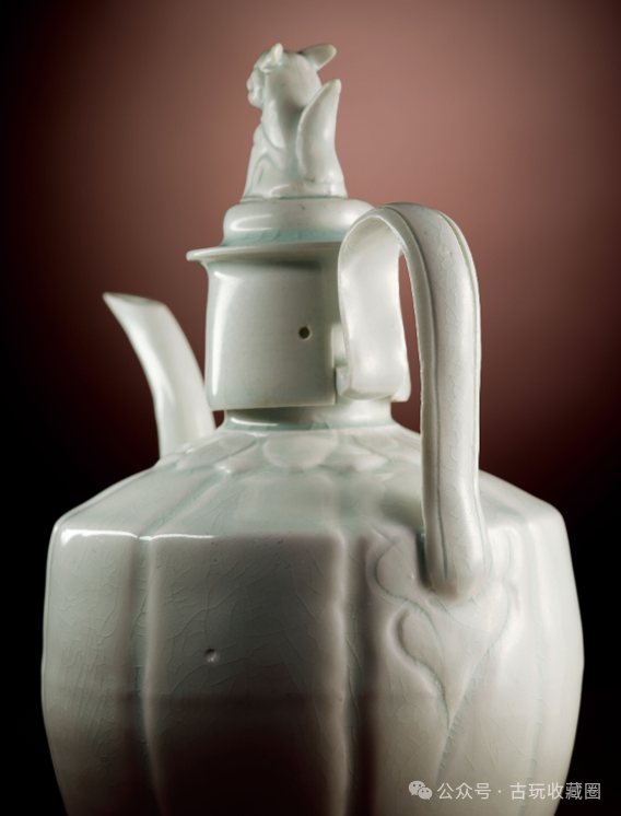 瓷器鉴赏南宋湖田窑瓜棱形狮钮执壶