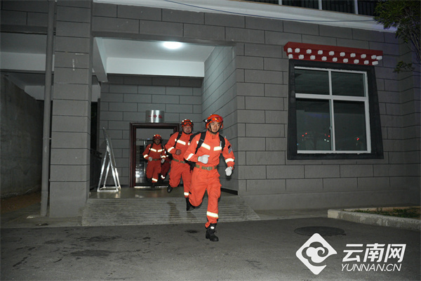 迪庆州森林消防大队启动地震救援应急响应