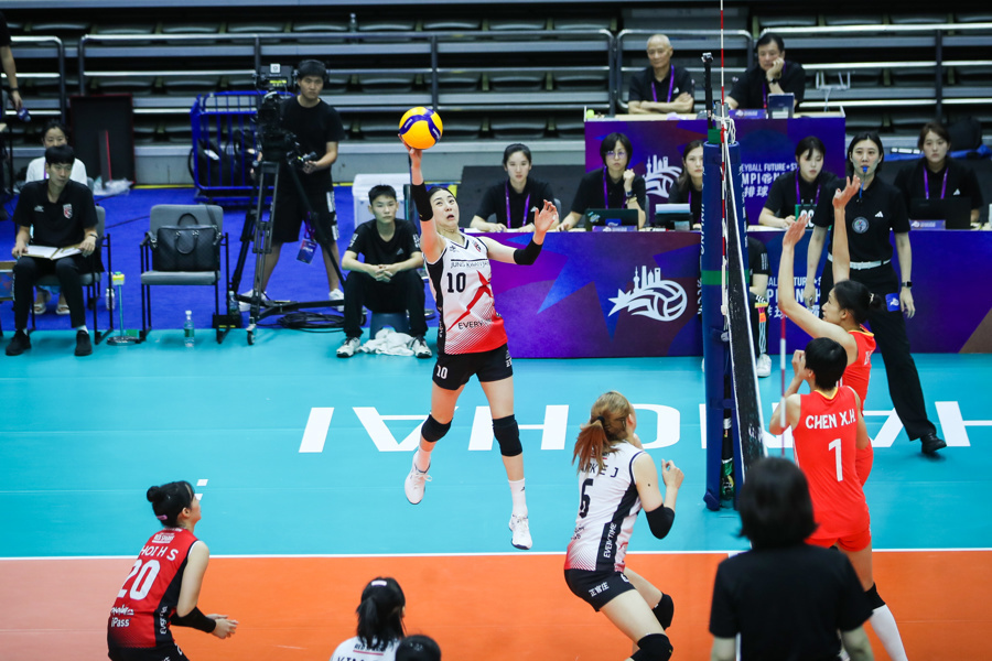 中国国家u17女排主教练赵勇赛后总结,"队员还是年轻,从比赛经验