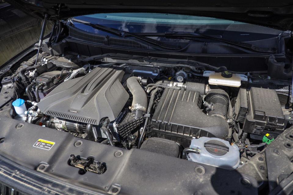 0t发动机配电动机组成的插电混动总成,不过数据不算很高,系统综合最大