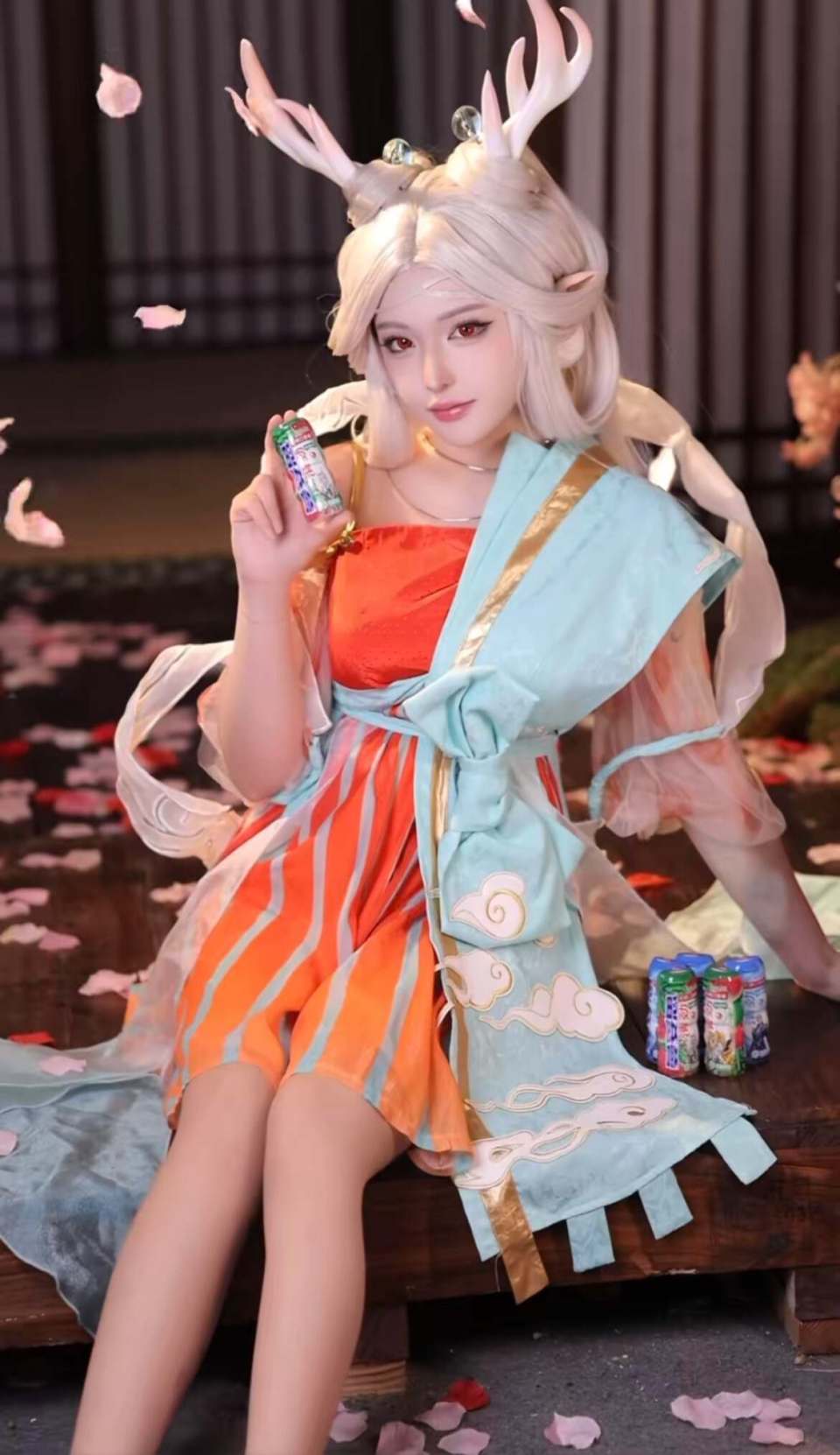 百万网红cos瑶妹遇见神鹿，造型还原度碾压baby，这个是真还原_腾讯新闻