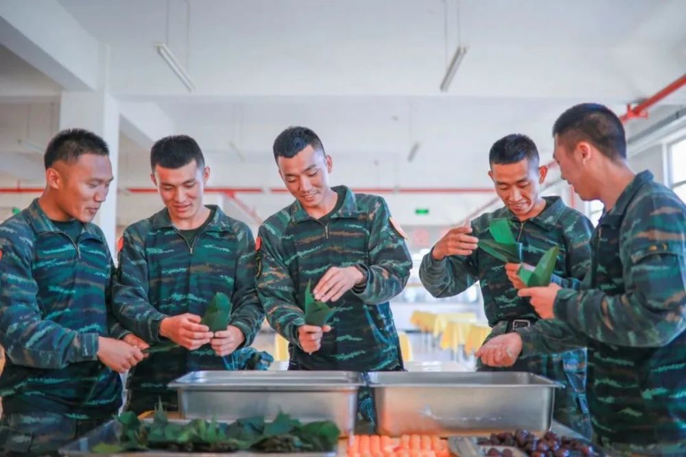 浓情端午北京武警官兵乐享其粽