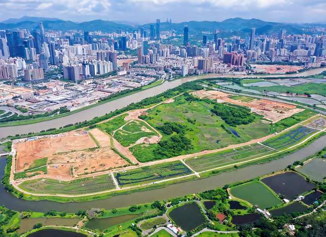 落马洲河套地区的业权属于深圳,管理权属于香港.