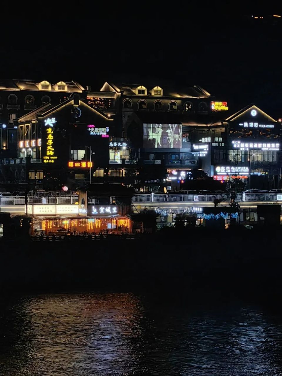 这个雨季,陇南武都以它独有的方式诠释了爱的真谛与城市的温度,让我们