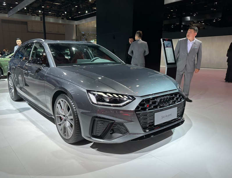 2023上海车展:奥迪s4 avant开启首发亮相_腾讯新闻