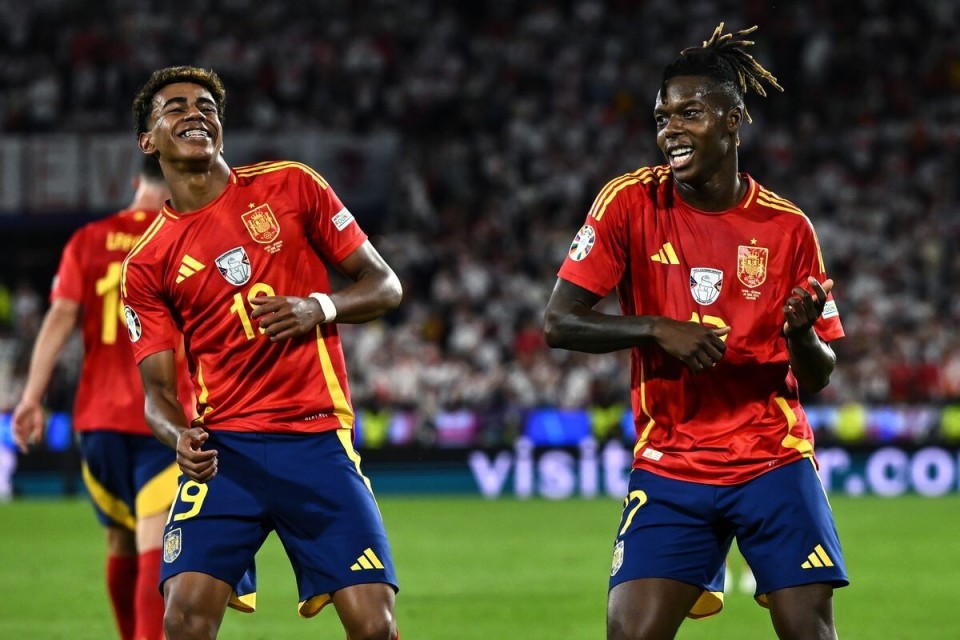 欧洲冠军当之无愧,西班牙国家队共6人入围金球奖提名