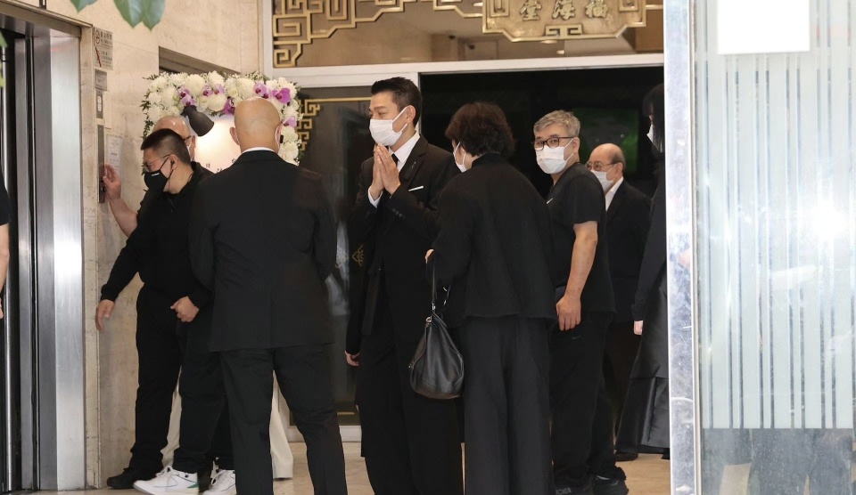刘德华父亲在家人的陪伴下安详离世,虽然刘老先生多年前确诊患上膀胱