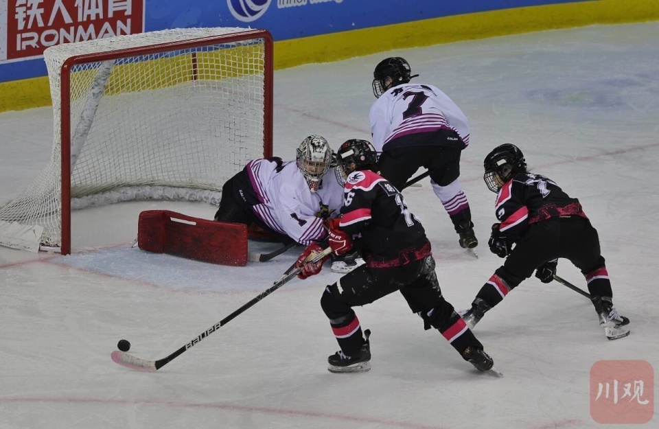 为了让姑娘们尽快提升水平,关晓波和教练团队常年无休,每天至少安排2