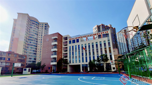 五华区龙翔小学图片