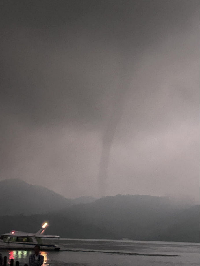 台媒日月潭疑似出现龙卷风现场引发骚动气象站回应
