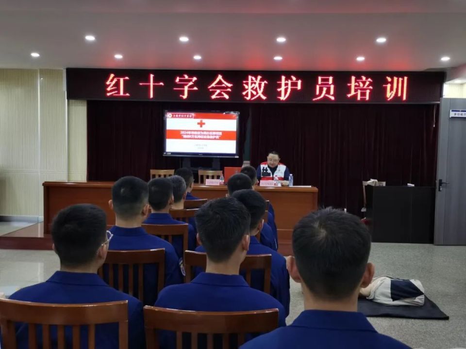 急救"小白"速成"高手",松江举行红十字会救护员培训