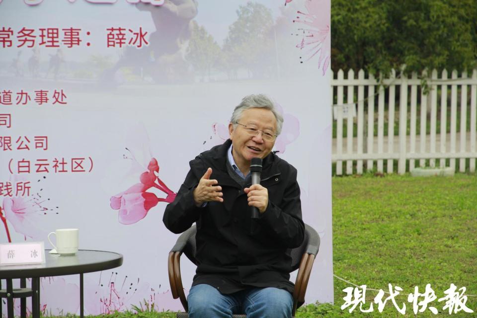 樱花树下畅谈文学之都阅读悦美五采缤纷读书会走进幕燕风貌区