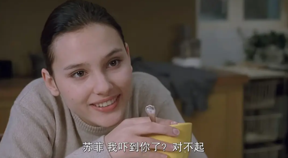 年轻一代的维吉妮·拉朵嫣,身上恍惚有好几个大美人的影子.