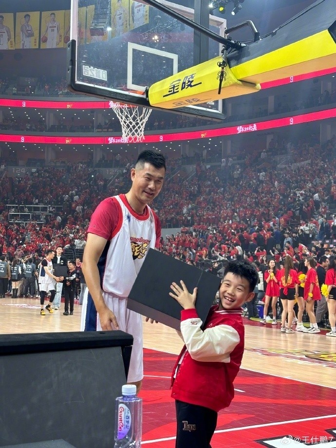 王仕鹏更新社媒晒照:讲不出再见