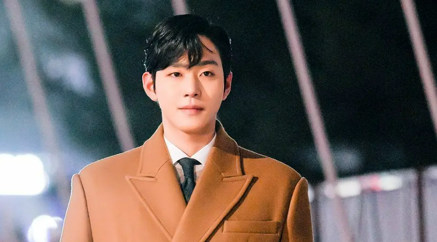 毕竟男主的扮演者安孝燮,是一个连王嘉尔都认可的男人:他就像我的维他