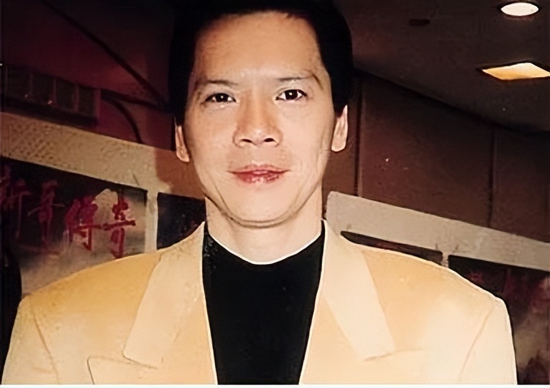 知乎訂閱：澳門跑狗376969cn向華強(qiáng)長女近照曝光，母親是丁佩，46歲仍未婚，身材豐腴不輸后媽
