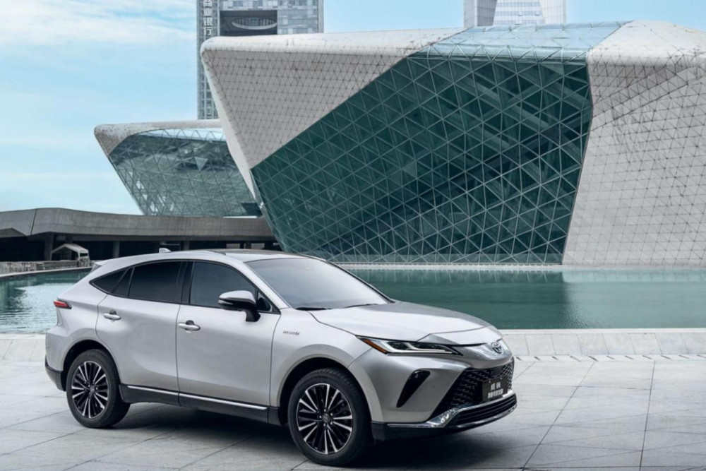 可调光式全景天幕,座椅带通风和加热功能,nanoe64x(纳诺