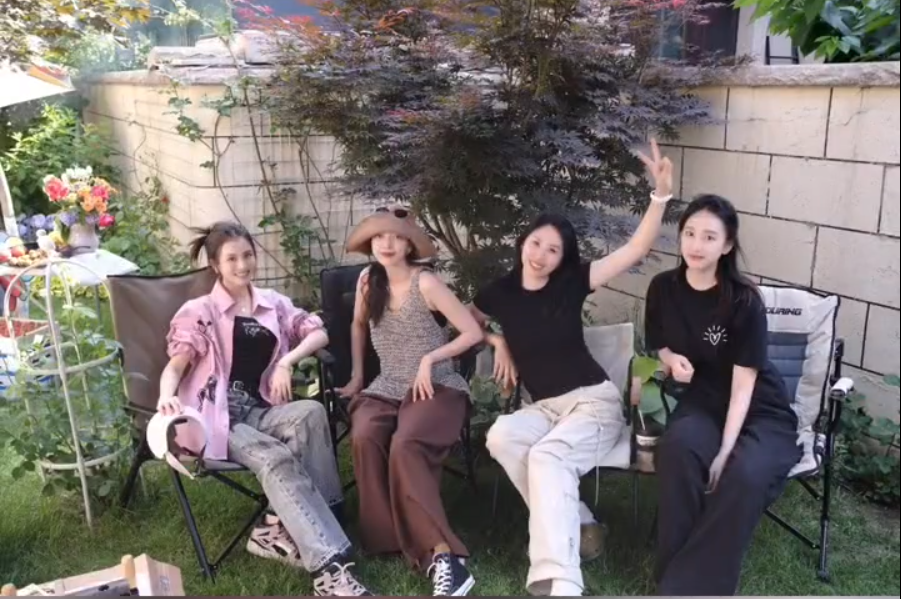 韩德君豪宅宴请辽篮全队!最美太太团f4出道,郭艾伦抢小孩自行车玩