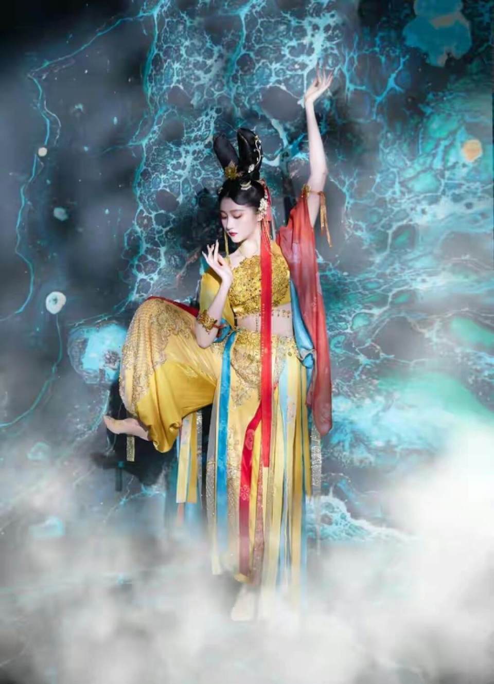 关晓彤cos杨玉环?身穿旗袍,s形身材绝美,张予曦建模脸可以匹敌