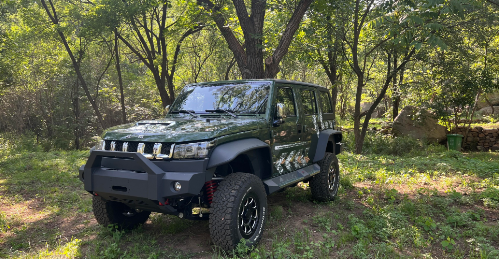 现款售价2699万2024款北京bj40雨林穿越版亮相搭载23t动力