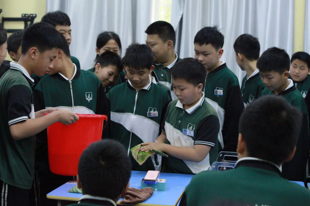 班会课比武,学生"闹"大了 怀化市铁路第二中学开展劳动教育主题班会课