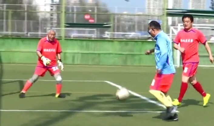 艺术家足球超级杯赛收官前国脚蔡晟所在的湖北艺术家队夺冠