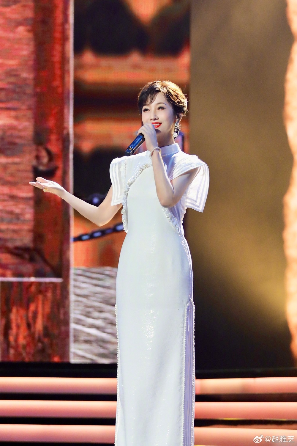 2024影视音乐盛典:赵雅芝献唱《上海滩》