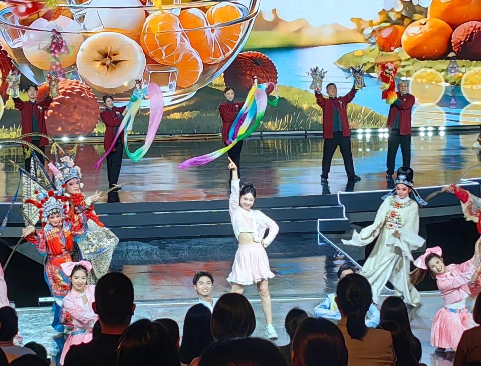 就是现在！赵雅芝、管乐，亮相漳州！_腾讯新闻