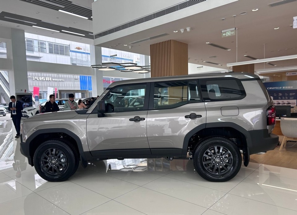 国产全新普拉多到店圆灯版越看越有神4月北京车展开始大定