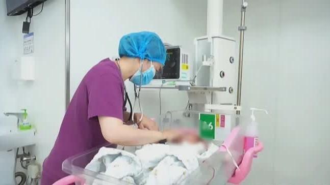 体重仅0.9KG的超早产儿，历经75天生命闯关后能健康出院？