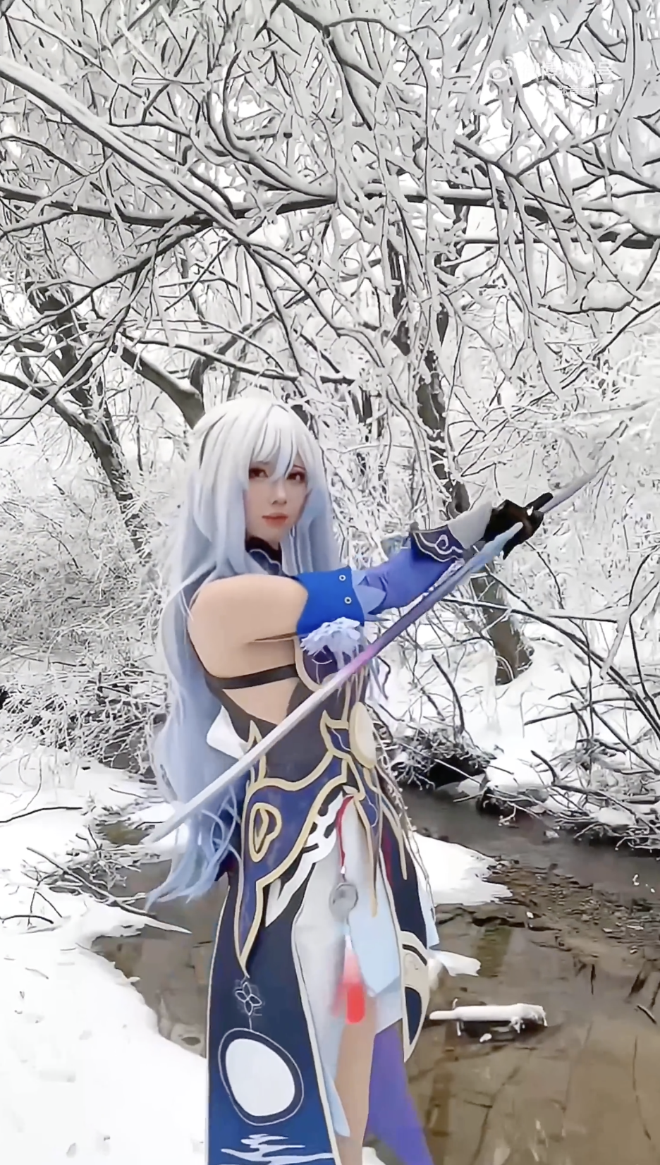 肃然起敬为还原星铁角色coser勇赴雪山还真让她打破了次元壁