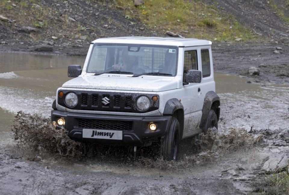 新增五门版本:新款铃木吉姆尼海外上市,约合8万元人民币_腾讯新闻