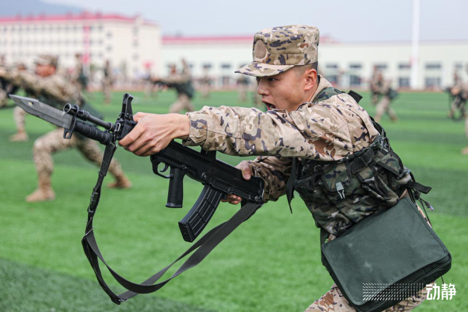 武警新兵图片图片