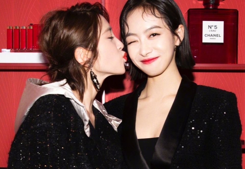 回顾张若昀唐艺昕婚礼,好闺蜜李沁做伴娘,马思纯当伴郎出尽风头