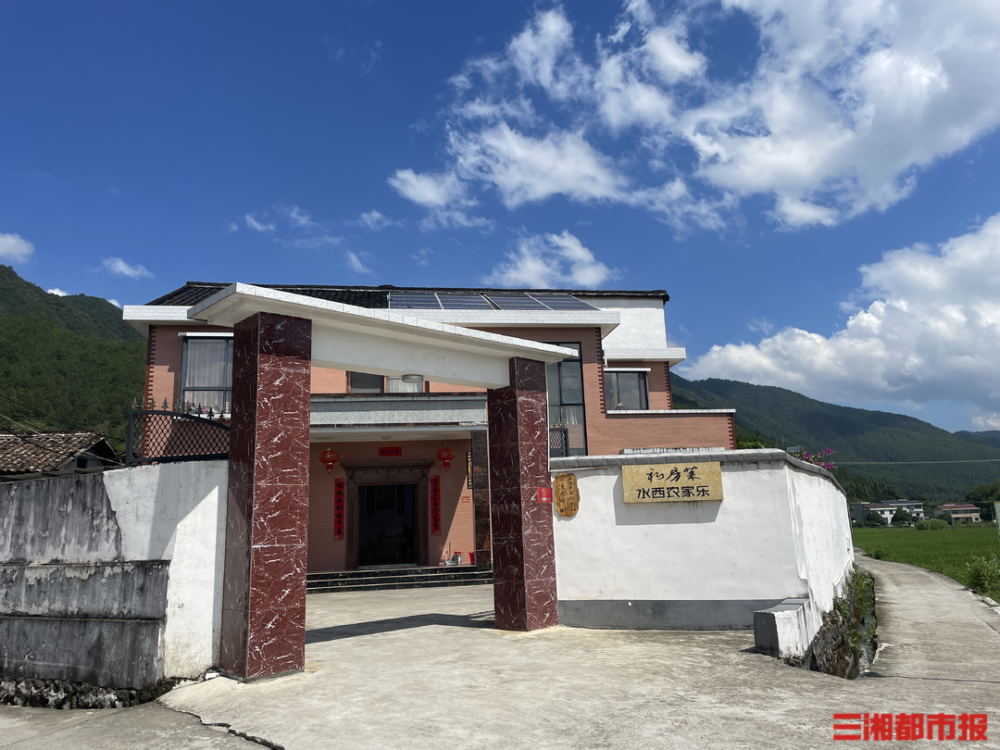 记者走访发现,神农谷,云上大院,梨树洲这些传统民宿村,民宿预订出现了